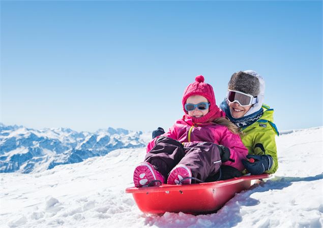 Enfants dans la luge - © Canva