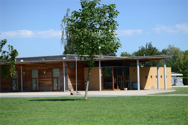 Vue extérieure de la Halle d'animation - JF BASSET