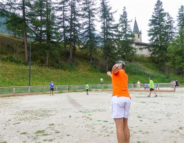 Terrain de pétanque à Bessans - B.Filliol - OT HMV