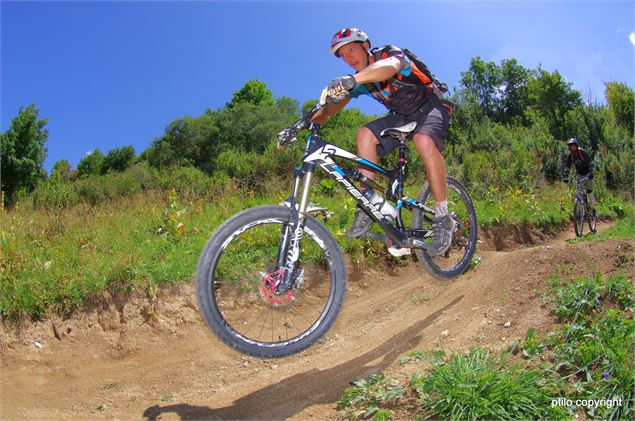 Piste de descente VTT Sans les Roulettes - ptilo copyright