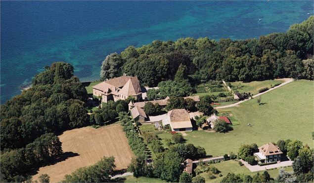 Château de Beauregard vu du ciel - Mairie de Chens-sur-Léman