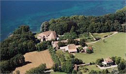 Château de Beauregard vu du ciel - Mairie de Chens-sur-Léman