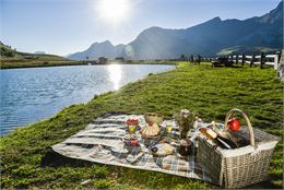 Pique nique au lac de la cour - Aravis D.Machet