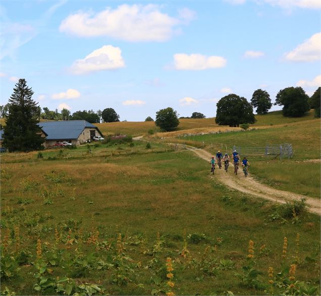 Circuit VTT 14 les Plans d'Hotonnes Plateau de Retord - Bugey Sud - © Emmanuelle Bebi