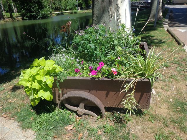 Circuit d'eau, de fleurs et de charme - OT Vonnas Pont de Veyle