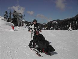 En taxi ski avec l'école de ski Châtel Sensations - Châtel Sensations