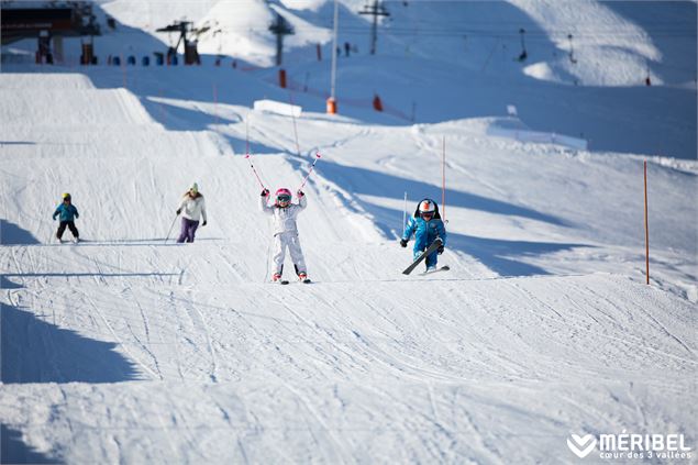 Fillette dans les Whoops elements park - Méribel Tourisme - Sylvain Aymoz