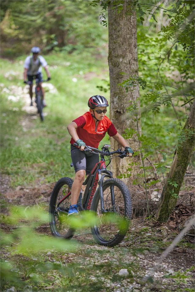 VTT à Giron - ©Daniel Gillet - OT Terre Valserine