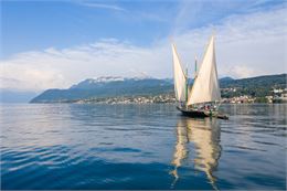barque la Savoie au large d'Evian - Evian Tourisme_Sébastien Doutard