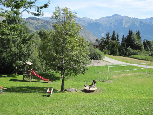 Jeux pour enfants, balançoires, toboggans - OTI montagnicimes