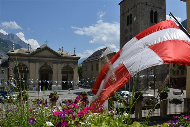 Place de la cathédrale - Pierre Dompnier