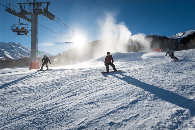 Skieurs et snowboardeurs à Valmeinier - Office de tourisme de Valmeinier - Alban Pernet