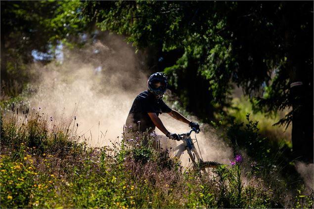 Bike park Les Carroz - @Goplayoutside - V.RYNGERT