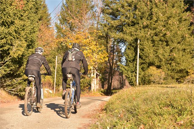 Départ - école de VTT La Féclaz - Massif des Bauges