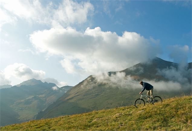 Balade en VTT  au Char des Quais - Yvan Tisseyre/OT Vallée d'Aulps