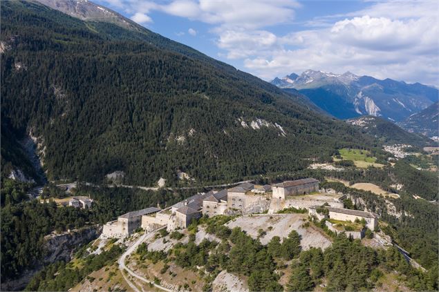 Vue générale été des forts sur le verrou glaciaire de l'Esseillon - Alban Pernet - OTHMV