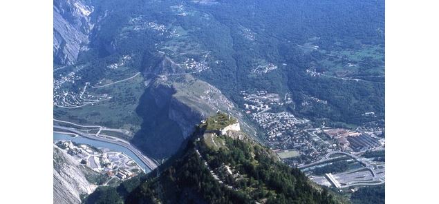 Le Fort surplombe la vallée de la Maurienne - Fondation Facim P.Lemaître