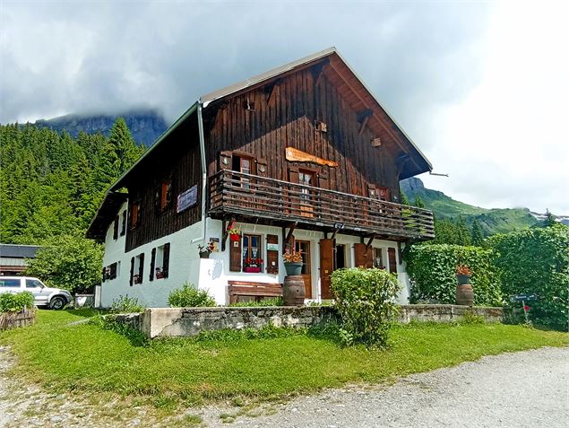 Le refuge du Chatelet d'Ayères par le Lac Vert_Passy - Léon Fuchs