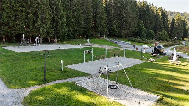 Aire de jeux du Lac des Ecoles - Les Gets Tourisme