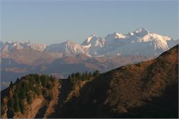 Vue sur le Pic de Marcelly et le massif du Mont Blanc - Cyril Noel