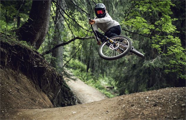 Piste VTT la Serpentine du Bike Park de Châtel - Hanna-Retz- Photography