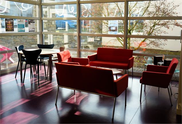 - médiathèque Viry