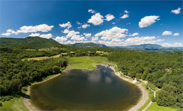 Parcours VTT 5 rouge - Le lac d'Armaille - Espace FFC Ain Forestière_Belley - Laurent Madelon - CCBS