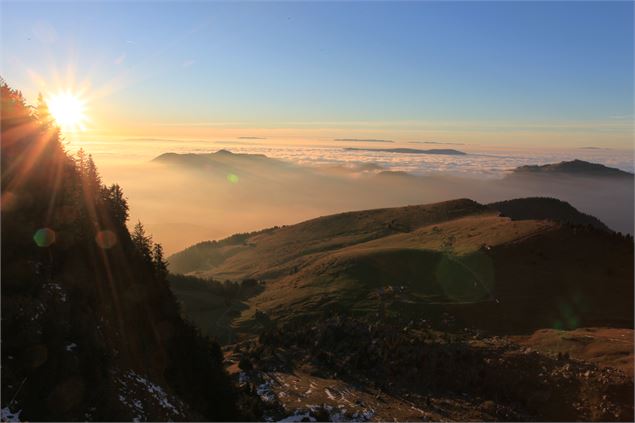 Coucher de soleil depuis le massif de Haute Pointe sur l'alpage de Charmettes - Cyril Noel