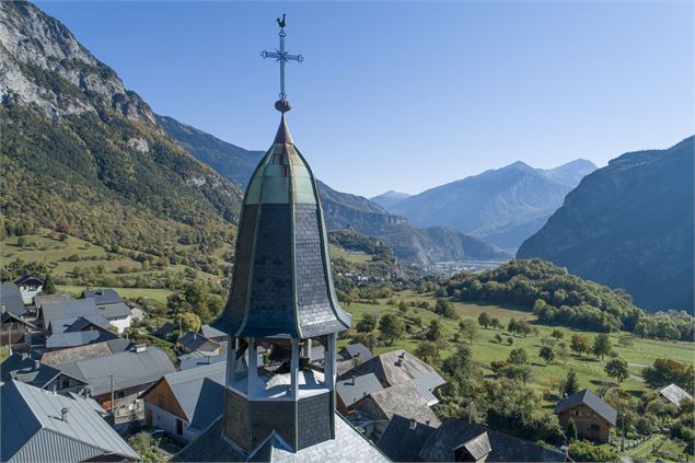 vallée et clocher église st côme et St Damien - Vincent Jacques - Drône de regard
