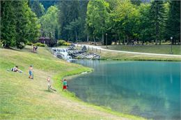 Aire de pique-nique du lac aux dames - photothèque OT Samoëns