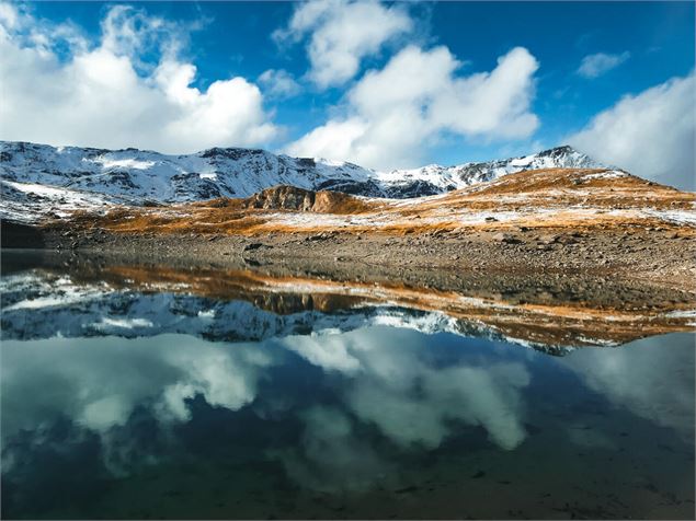 Lacs saint marguerite avec vue sur le massif des sarrasins - OT HMV - B. Thomas