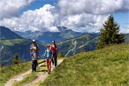 Famille randonneurs - SavoieMontBlanc-Martelet