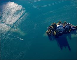 vue aérienne château de Duingt lac d'Annecy - Monica Dalmasso