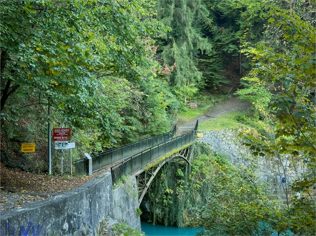 Pont vu depuis la rive droite - OT Saint-Gervais Mont-Blanc
