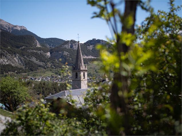 Vue extérieure de l'église - D.Cuvelier_OT HMV