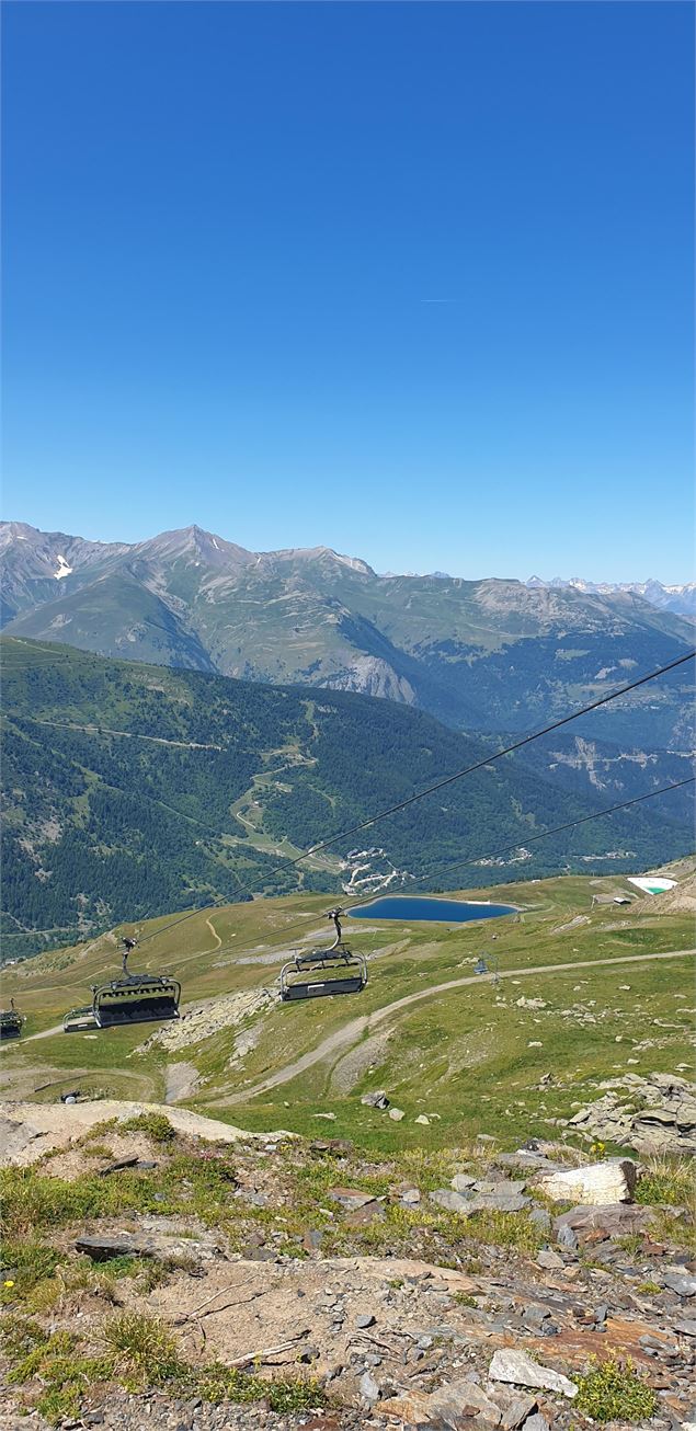 Descente du télésiège des Jeux par Meraloup_Valmeinier - OT Valmeinier