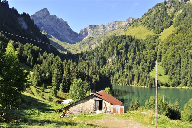 Vue depuis le parking du lac des Plagnes - Patrick Brault