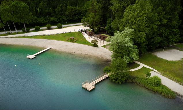 Baignade au lac de Virieu-le-Grand_Virieu-le-Grand - © Thibault Collin