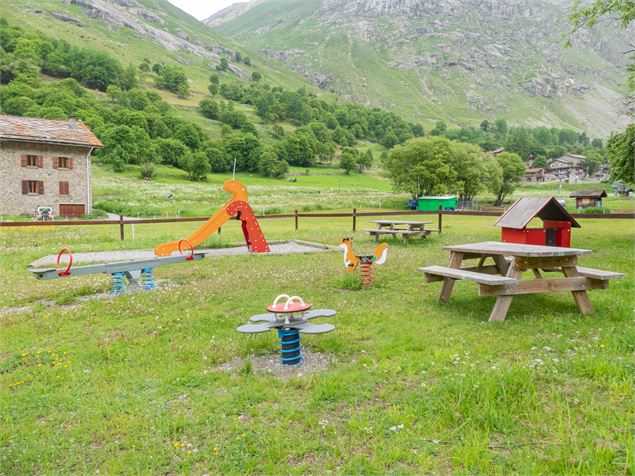 Aire de jeux enfants à Bonneval sur Arc - B. Filliol OT HMV