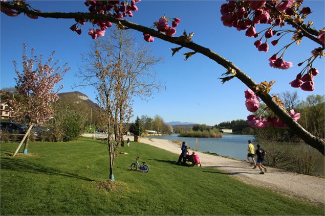 Tour du lac du Domaine du Tornet - La Balme-de-Sillingy - ©Alter'Alpa Tourisme