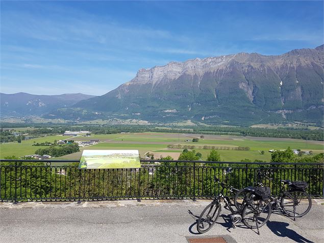 Fort d'Aiton vue sur les Bauges - OT Porte de Maurienne