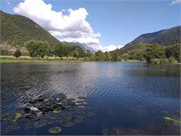 Lac présent sur le sentier VTT - Môle & Brasses tourisme