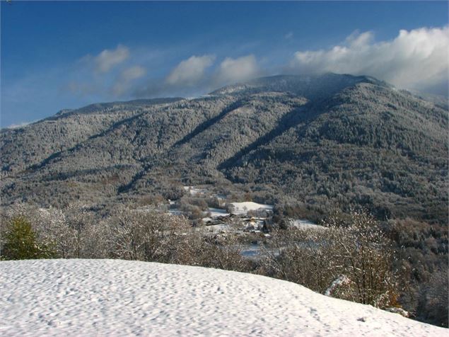 Vue enneigée sur le massif de Belledonne - Office de Tourisme Coeur de Savoie