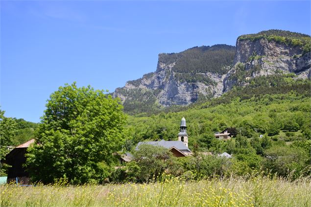 Vue sur église de Montvernier. - 3CMA