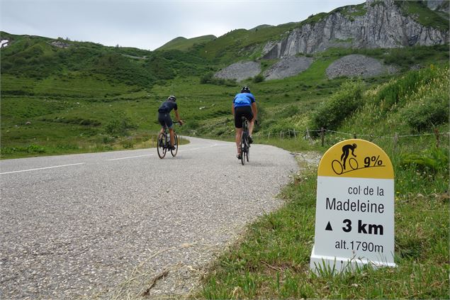 Cyclistes pendant l'ascension - Agate