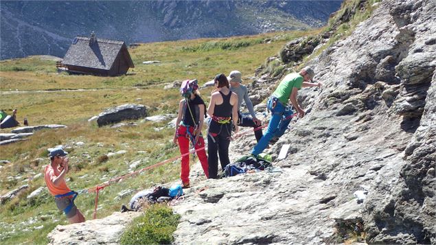 Voies d'escalade Micro Big Wall à proximité du refuge de la Dent Parrachée - Caroline Menon Mairie A