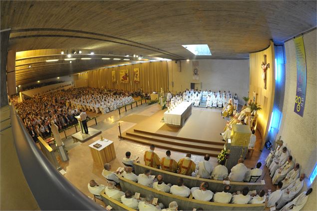 Vue intérieure de l'église - Sanctuaire d'Ars