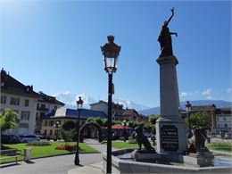 Vue sur la statue de la Paix - Sallanches tourisme Laetitia Diana