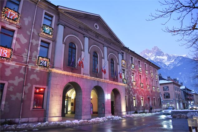 Vue sur l'Hôtel de ville de nuit - Wendy Coulon