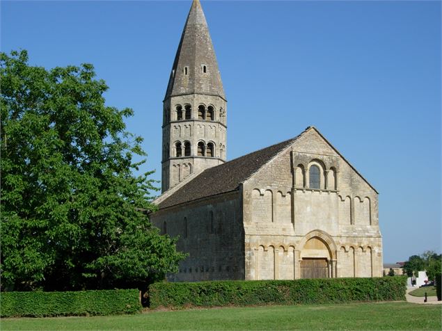 La façade ouest et le clocher - Office de tourisme du Pays de Bâgé et de Pont-de-Vaux